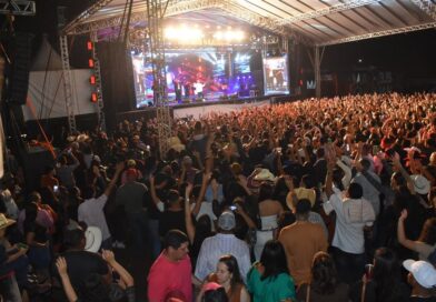 Confira os clicks da sexta-feira – Amantes da Festa do Peão de Taquarussu lota recinto