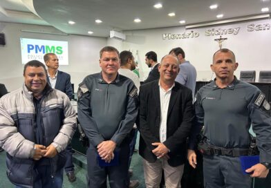 Prefeito Clóvis do Banco, Vereadores Gilso Carrapicho, José Roberto e Secretário de Comunicação Edson da Rádio participam da troca do Comando de Policiamento de Divisas – Sudeste (CPA-5)
