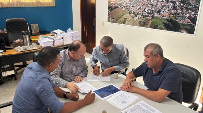 Reunião para elaboração de projeto de lei para o novo ponto de embarque e desembarque no Rio Ivinhema é realizada em Taquarussu