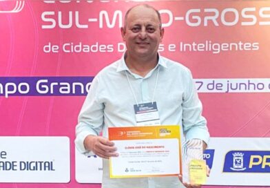 Clóvis do Banco recebe prêmio de Prefeito Inovador