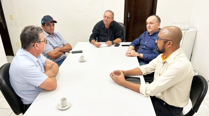 Empresário Toninho Poços se reúne com Prefeito Clóvis do Banco para discutir sobre realização do Futebol Solidário
