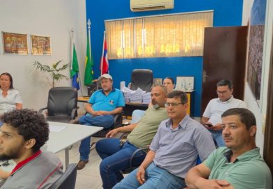 Secretários discutem implantação do ponto eletrônico