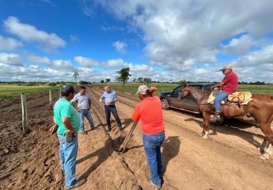 Gestão Municipal realiza manutenção continua nas estradas vicinais do município