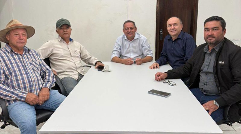 Prefeito Clóvis do Banco recebe Supervisor da Usina Laguna
