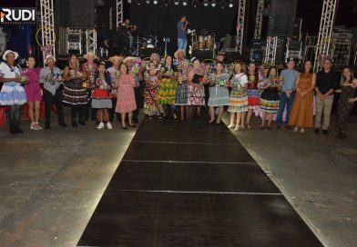 Primeira noite da 5ª Fejutexas é sucesso com desfile da turma do Conviver